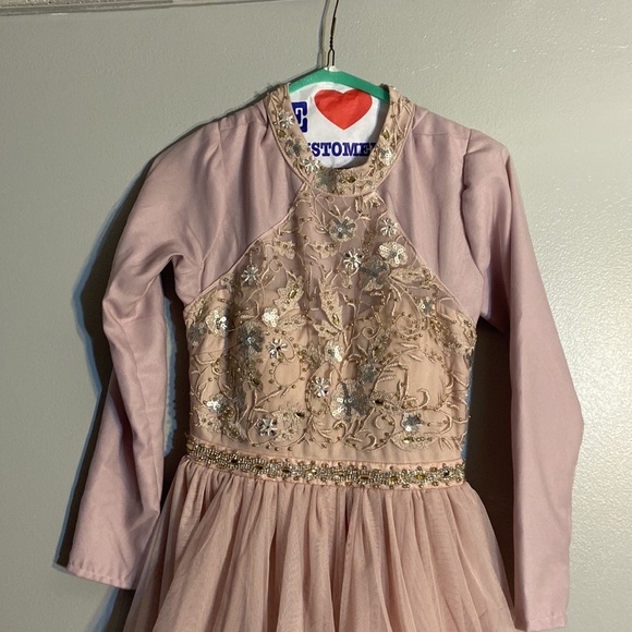 Pale pink gown, built up - Picture 2 of 5